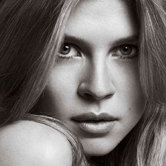 Клеманс Поэзи снова сотрудничает с Chloe