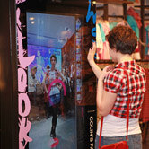 Во флагманском магазине COLIN'S появилось волшебное зеркало