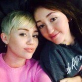 У Майли Сайрус сгорел гастрольный автобус