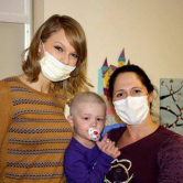 Тейлор Свифт посетила онкологический центр