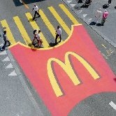 В Москве появились пешеходные переходы для толстых