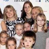 Школа Happy Ice открыла сезон на выставке «Титаник»