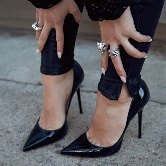 Врач придумала полезные туфли на шпильках