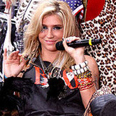 Кеша выпускает одежду