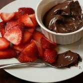 Клубника, шоколад и зеленый чай помогут избавиться от зубного налета