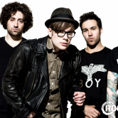 Fall Out Boy представили два новых клипа