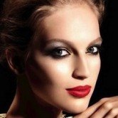 Chanel выпустили рождественскую beauty-коллекцию