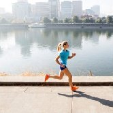 Дизайнеры придумали «умную» куртку для любителей бега