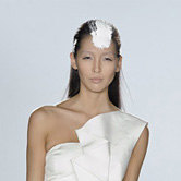 Dasha Gauser объявляет июнь «Месяцем платьев»