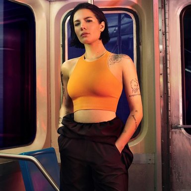 Холзи снялась в рекламе DKNY