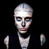 Тональный крем Dermablend сделал из Zombie Boy белого человека
