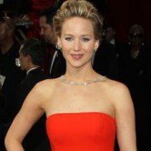 Дженнифер Лоуренс снова упала на «Оскаре»