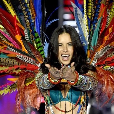 Адриана Лима завершила карьеру в Victoria's Secret
