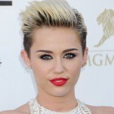 Майли Сайрус была приглашена на выпускной