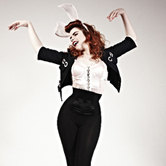 Компания River Island показала новое лицо