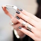 В Китае создали пешеходную дорожку для смартфонозависимых