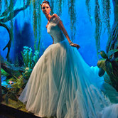 Витрины Harrods украсили диcнеевские принцессы