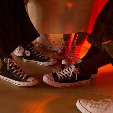 Cпециальные акции к открытию магазинов Converse