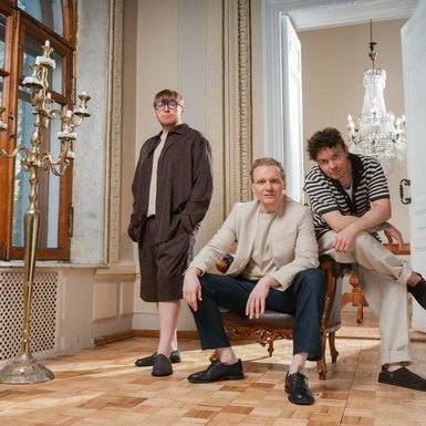 Полеты над сценой и исчезающий автомобиль в новогоднем шоу «Повелители волшебства» братьев Сафроновых