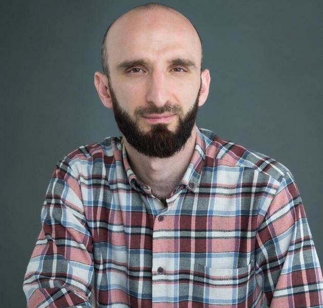 Омар Алибутаев, актер, комик: «В детстве мне казалось, что мир не выходит за периметр моего двора»