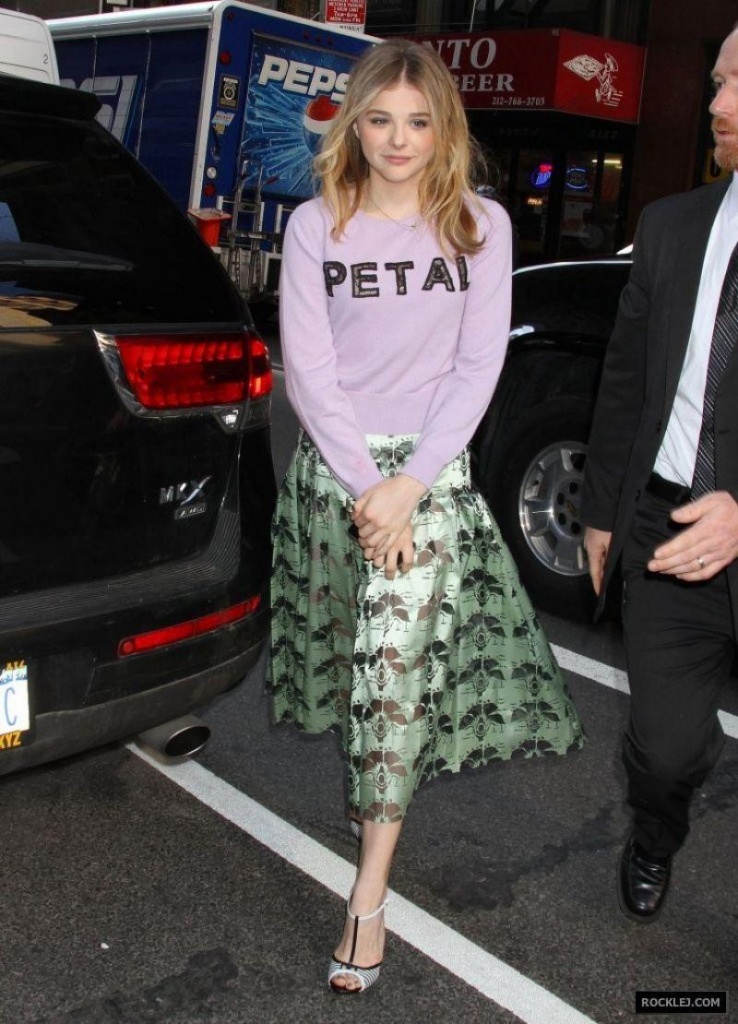 chloe-moretz-visits-the-today-show-in-new-york-city-april-2014_7.jpg